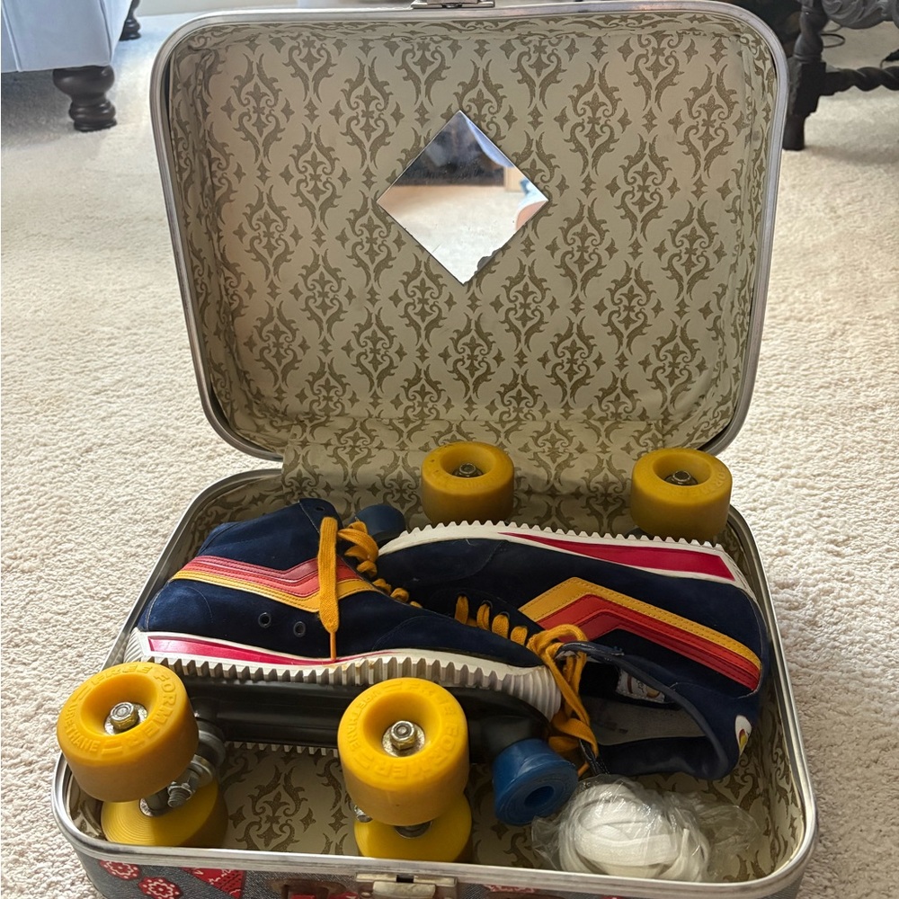 Unbelievably Cool True Vintage Retro Roller Skates - Picture 5 of 5